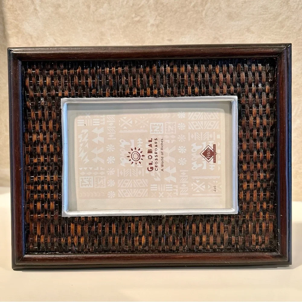 Fetco International Vertical/Horizontal 4 x 6 Flat Rattan Weave Wooden Frame